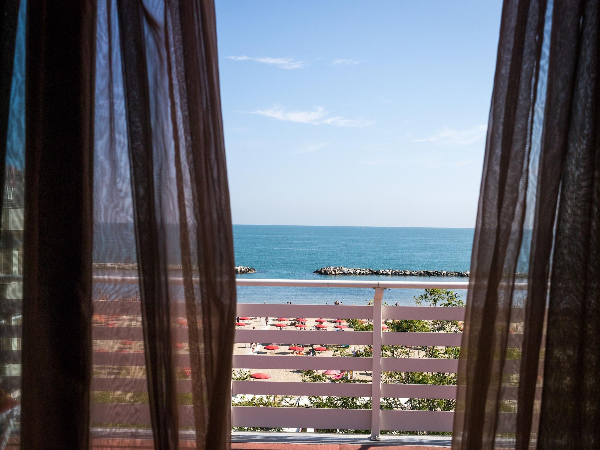 רימיני Hotel Lamorosa מראה חיצוני תמונה