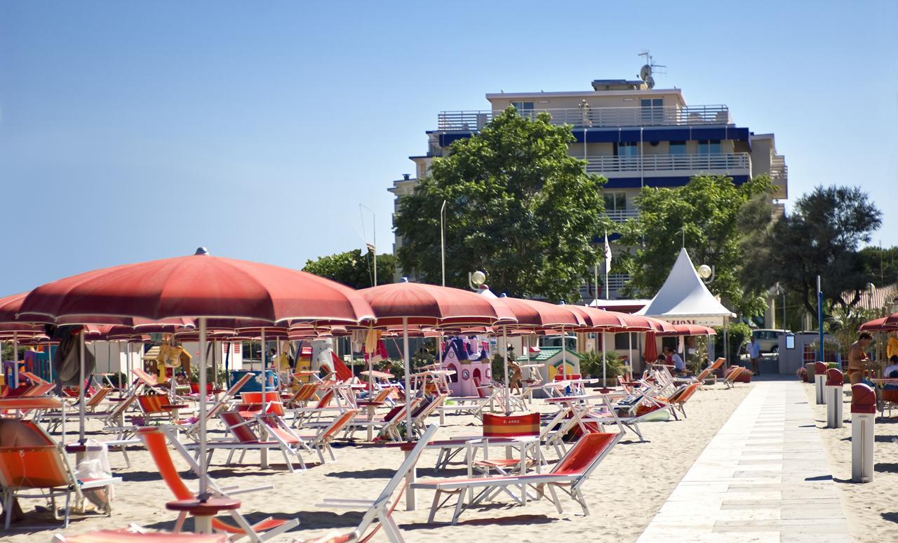 רימיני Hotel Lamorosa מראה חיצוני תמונה