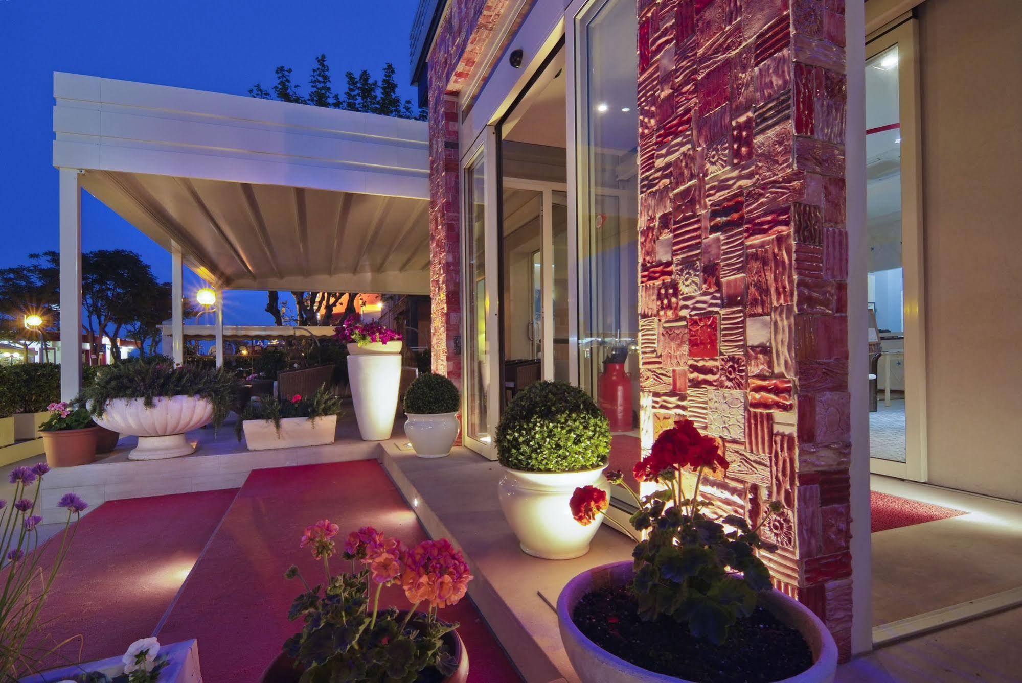 רימיני Hotel Lamorosa מראה חיצוני תמונה
