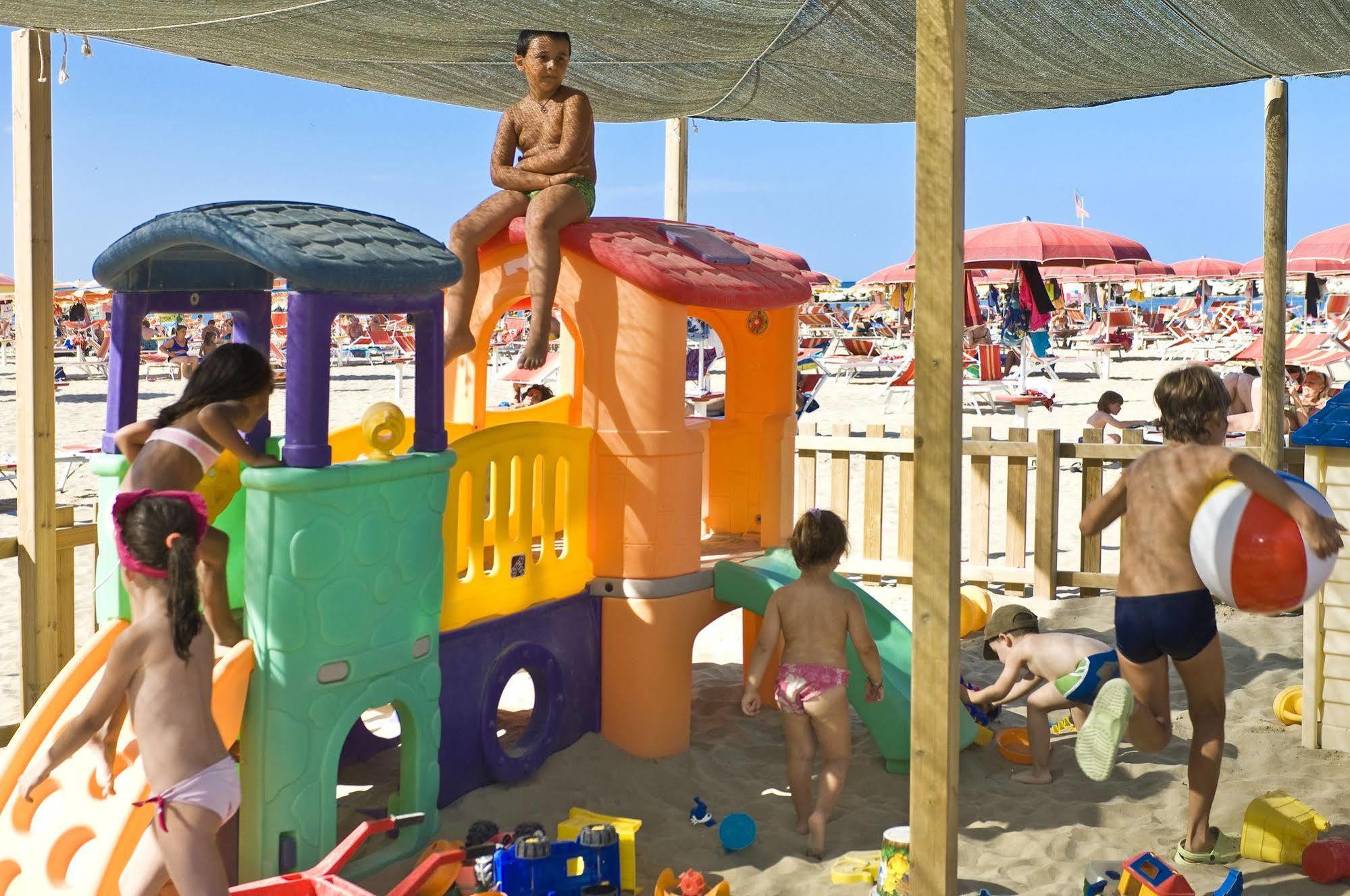 רימיני Hotel Lamorosa מראה חיצוני תמונה