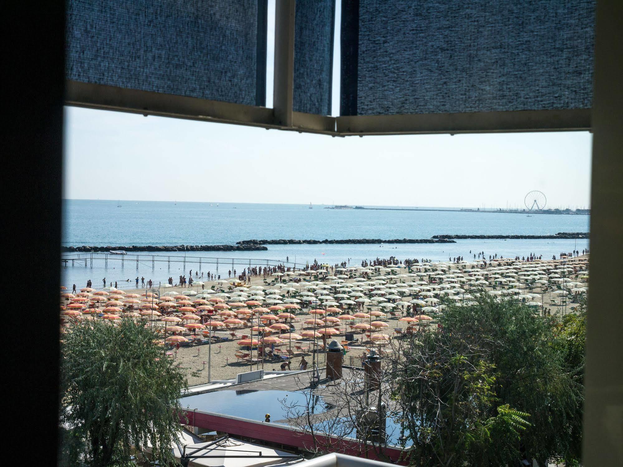 רימיני Hotel Lamorosa מראה חיצוני תמונה