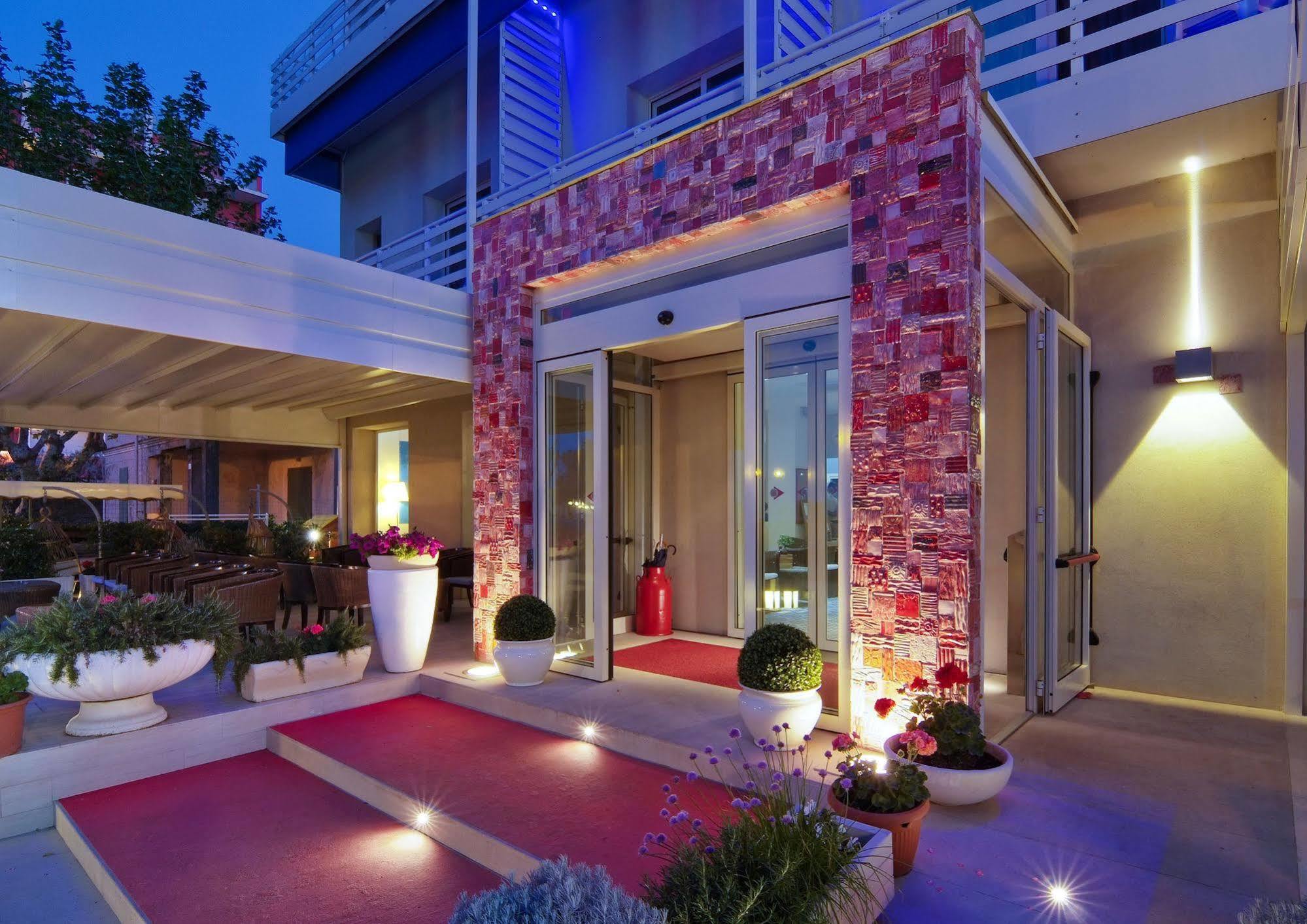 רימיני Hotel Lamorosa מראה חיצוני תמונה